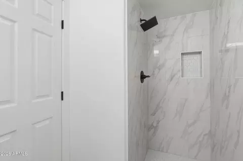 Bath - 2109 E Saltsage Dr, Phoenix, AZ 85048 photo 6 of 6