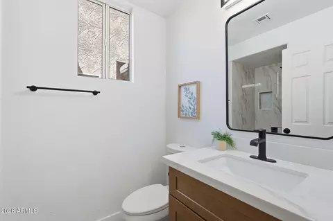 Bath - 2109 E Saltsage Dr, Phoenix, AZ 85048 photo 5 of 6
