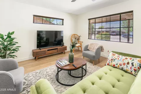 Living - 3115 N 34th Pl, Phoenix, AZ 85018 photo 4 of 5