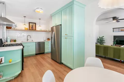 Kitchen - 3115 N 34th Pl, Phoenix, AZ 85018 photo 3 of 5