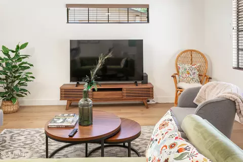 Living - 3115 N 34th Pl, Phoenix, AZ 85018 photo 3 of 5