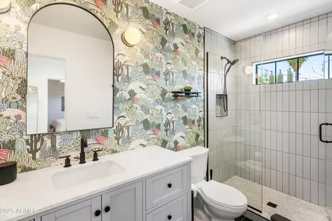Bath - 3115 N 34th Pl, Phoenix, AZ 85018 photo 2 of 2