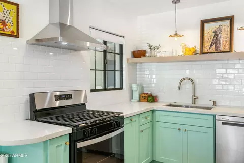 Kitchen - 3115 N 34th Pl, Phoenix, AZ 85018 photo 4 of 5