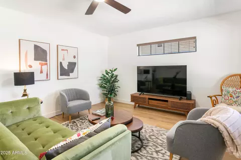 Living - 3115 N 34th Pl, Phoenix, AZ 85018 photo 2 of 5
