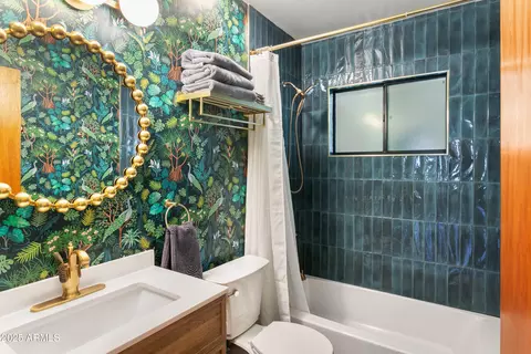 Bath - 3115 N 34th Pl, Phoenix, AZ 85018 photo 1 of 2