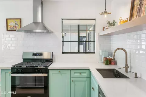 Kitchen - 3115 N 34th Pl, Phoenix, AZ 85018 photo 5 of 5