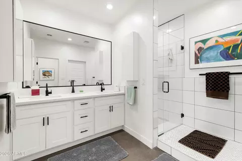 Bath - 2922 E Blanche Dr, Phoenix, AZ 85032 photo 1 of 4