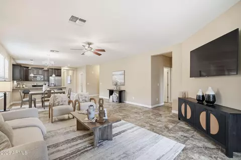 Living - 2124 E Kings Ave, Phoenix, AZ 85022 photo 2 of 4