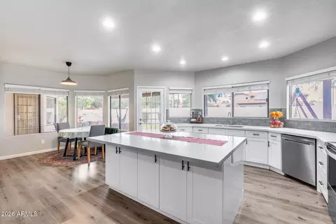 1042 W Newport Beach Dr, Gilbert, AZ 85233