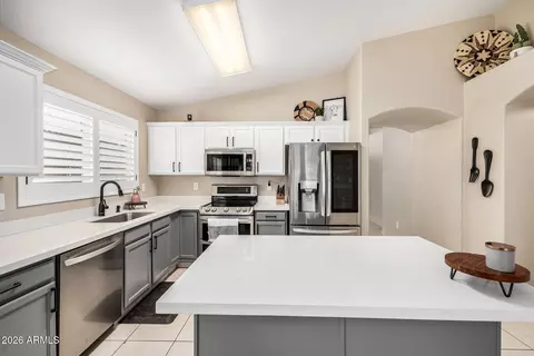 Kitchen - 159 W Gail Dr, Gilbert, AZ 85233 photo 3 of 5