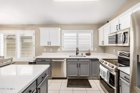 Kitchen - 159 W Gail Dr, Gilbert, AZ 85233 photo 4 of 5