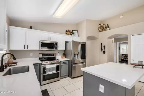 Kitchen - 159 W Gail Dr, Gilbert, AZ 85233 photo 5 of 5