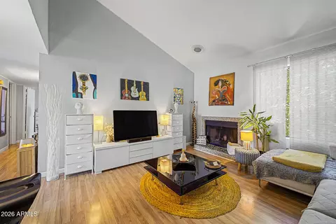 720 E Alice Ave #206, Phoenix, AZ 85020