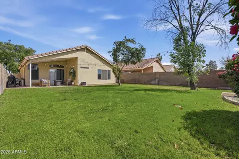 Exterior - 1300 S Heritage Dr, Gilbert, AZ 85296 photo 4 of 10