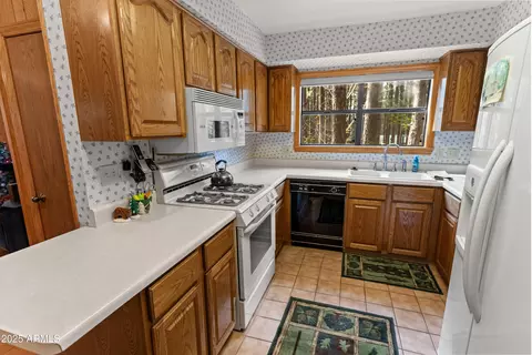 Kitchen - 3910 Larson Loop, Forest Lakes, AZ 85931 photo 1 of 2