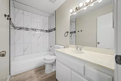 Bath - 5525 E Thomas Rd #H2, Phoenix, AZ 85018 photo 1 of 2