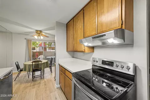 Kitchen - 5525 E Thomas Rd #H2, Phoenix, AZ 85018 photo 2 of 2