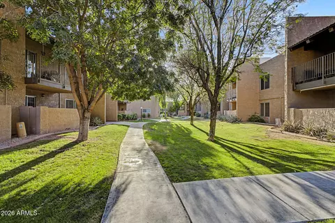 Exterior - 5525 E Thomas Rd #H2, Phoenix, AZ 85018 photo 2 of 4