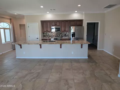 900 S Canal Dr #206, Chandler, AZ 85225