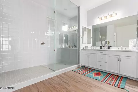 Bath - 1461 E San Carlos Way, Gilbert, AZ 85298 photo 1 of 4