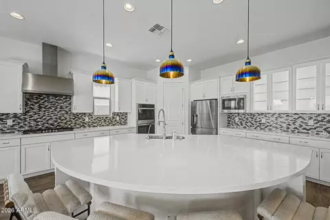 Kitchen - 1461 E San Carlos Way, Gilbert, AZ 85298 photo 3 of 6