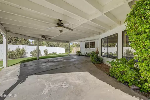 Exterior - 621 E Calavar Rd, Phoenix, AZ 85022 photo 3 of 9