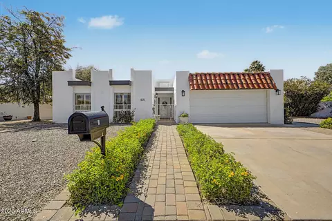 621 E Calavar Rd, Phoenix, AZ 85022