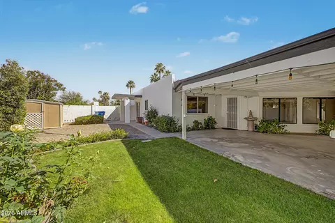 Exterior - 621 E Calavar Rd, Phoenix, AZ 85022 photo 7 of 9