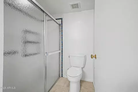 Bath - 621 E Calavar Rd, Phoenix, AZ 85022 photo 2 of 3