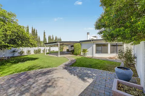 Exterior - 621 E Calavar Rd, Phoenix, AZ 85022 photo 4 of 9
