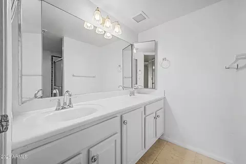 Bath - 621 E Calavar Rd, Phoenix, AZ 85022 photo 1 of 3