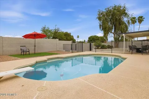 Exterior - 2218 E Sunnyside Dr, Phoenix, AZ 85028 photo 6 of 13