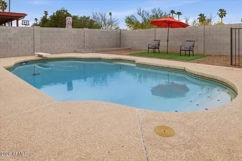 Exterior - 2218 E Sunnyside Dr, Phoenix, AZ 85028 photo 7 of 13