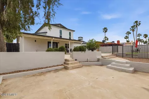 Exterior - 2218 E Sunnyside Dr, Phoenix, AZ 85028 photo 5 of 13