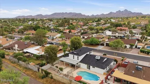 View/Area - 2218 E Sunnyside Dr, Phoenix, AZ 85028 photo 2 of 3