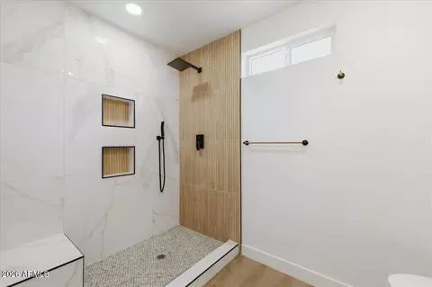 Bath - 2218 E Sunnyside Dr, Phoenix, AZ 85028 photo 5 of 7