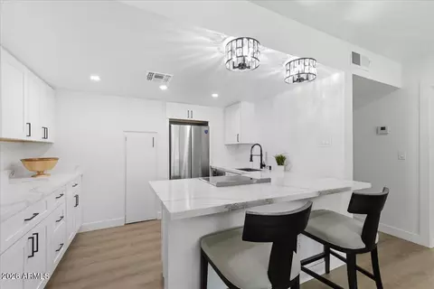 Kitchen - 2218 E Sunnyside Dr, Phoenix, AZ 85028 photo 5 of 6