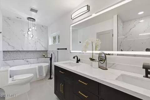 Bath - 2218 E Sunnyside Dr, Phoenix, AZ 85028 photo 1 of 7
