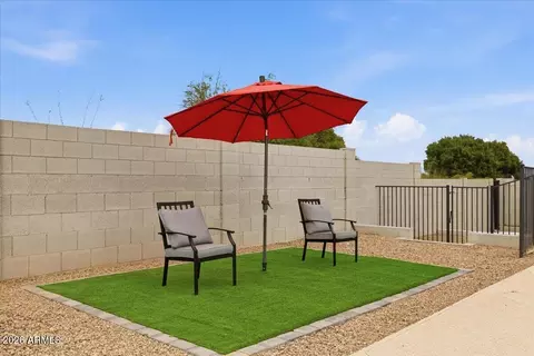 Exterior - 2218 E Sunnyside Dr, Phoenix, AZ 85028 photo 4 of 13