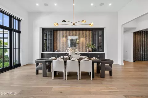 Dining - 5617 E Montecito Ave, Phoenix, AZ 85018 photo 2 of 4