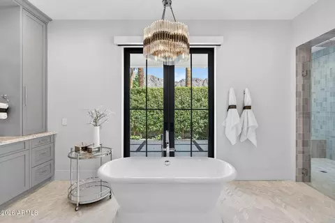 Bath - 5617 E Montecito Ave, Phoenix, AZ 85018 photo 3 of 8