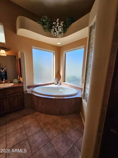 Bath - 1428 E Breezy Ct, Phoenix, AZ 85086 photo 4 of 11