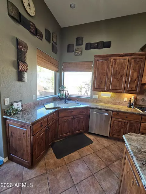 Kitchen - 1428 E Breezy Ct, Phoenix, AZ 85086 photo 6 of 9