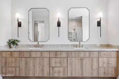 Bath - 4206 E Whitton Ave, Phoenix, AZ 85018 photo 2 of 10
