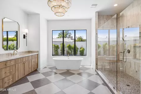 Bath - 4206 E Whitton Ave, Phoenix, AZ 85018 photo 1 of 10