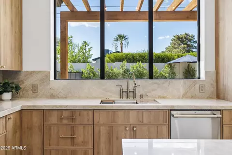Kitchen - 4206 E Whitton Ave, Phoenix, AZ 85018 photo 3 of 4