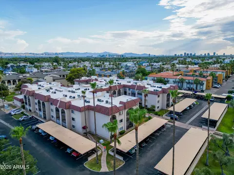 View/Area - 3033 E Devonshire Ave #2009, Phoenix, AZ 85016 photo 3 of 15