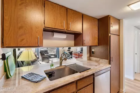 Kitchen - 3033 E Devonshire Ave #2009, Phoenix, AZ 85016 photo 5 of 5