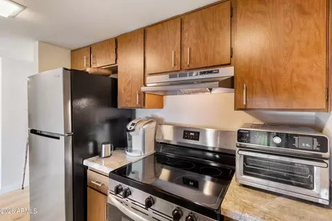 Kitchen - 3033 E Devonshire Ave #2009, Phoenix, AZ 85016 photo 4 of 5