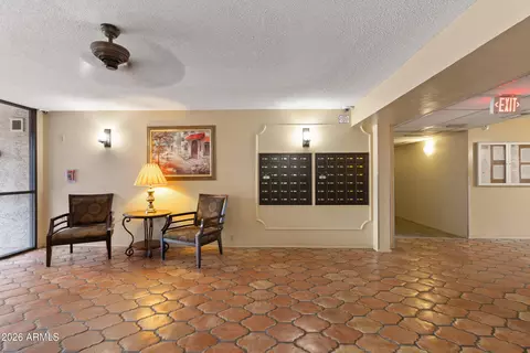 Entry Way - 3033 E Devonshire Ave #2009, Phoenix, AZ 85016 photo 3 of 4